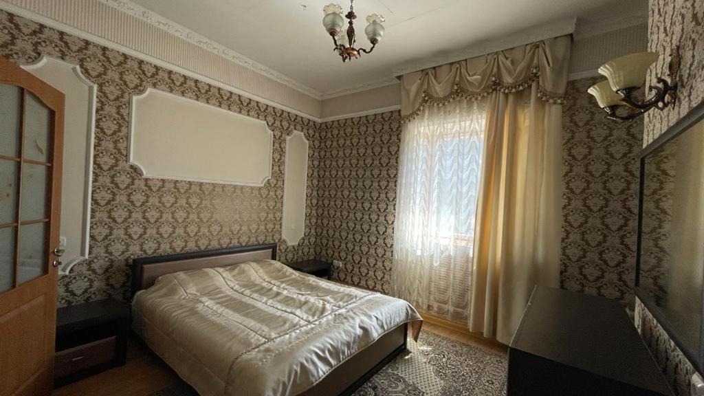 Rosa Roze Luxe House Hotell Karagandy Eksteriør bilde