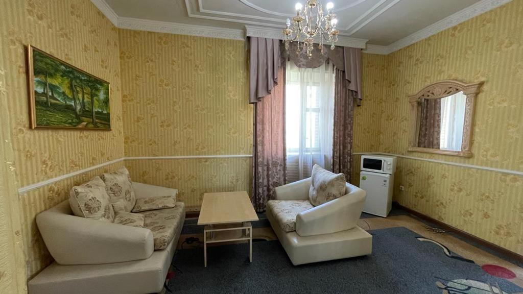 Rosa Roze Luxe House Hotell Karagandy Eksteriør bilde